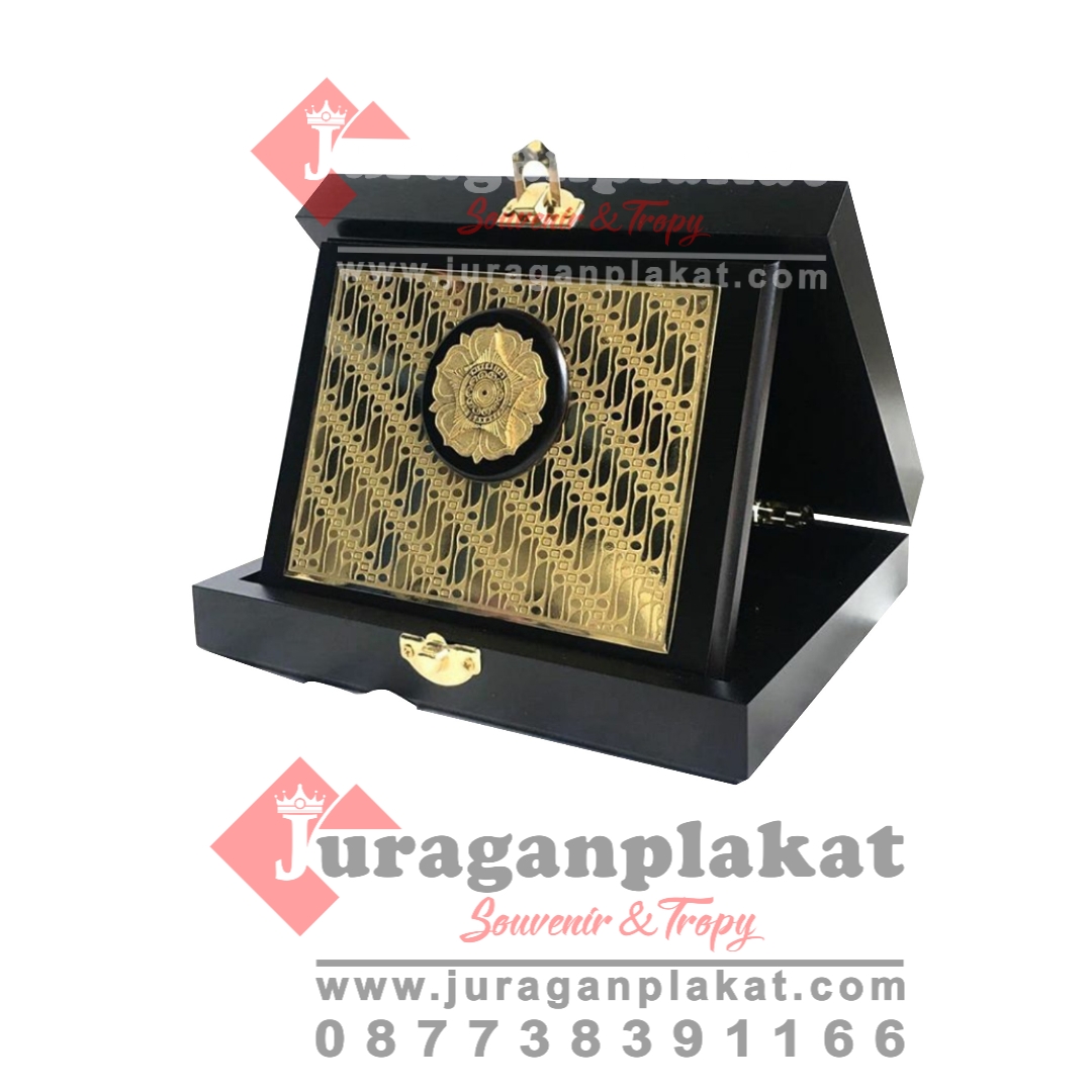 PLAKAT KAYU BOX 27